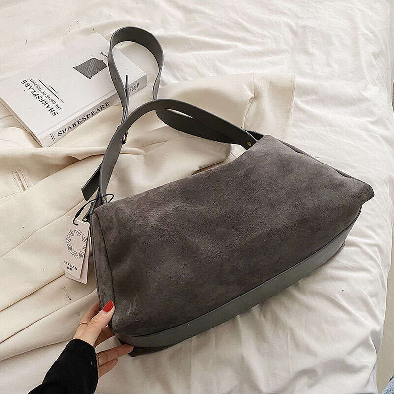 Niche Design Underarm for Women, Autumn Winter 2022 New Trendy Shopping Commuter Bag, Matte Large Capacity Shoulder Bag