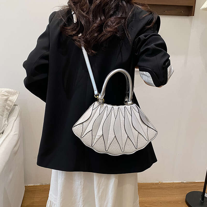 Ins Trendy Design Fan 2025 New Summer Versatile Shoulder Fashion Crossbody Women's Bag