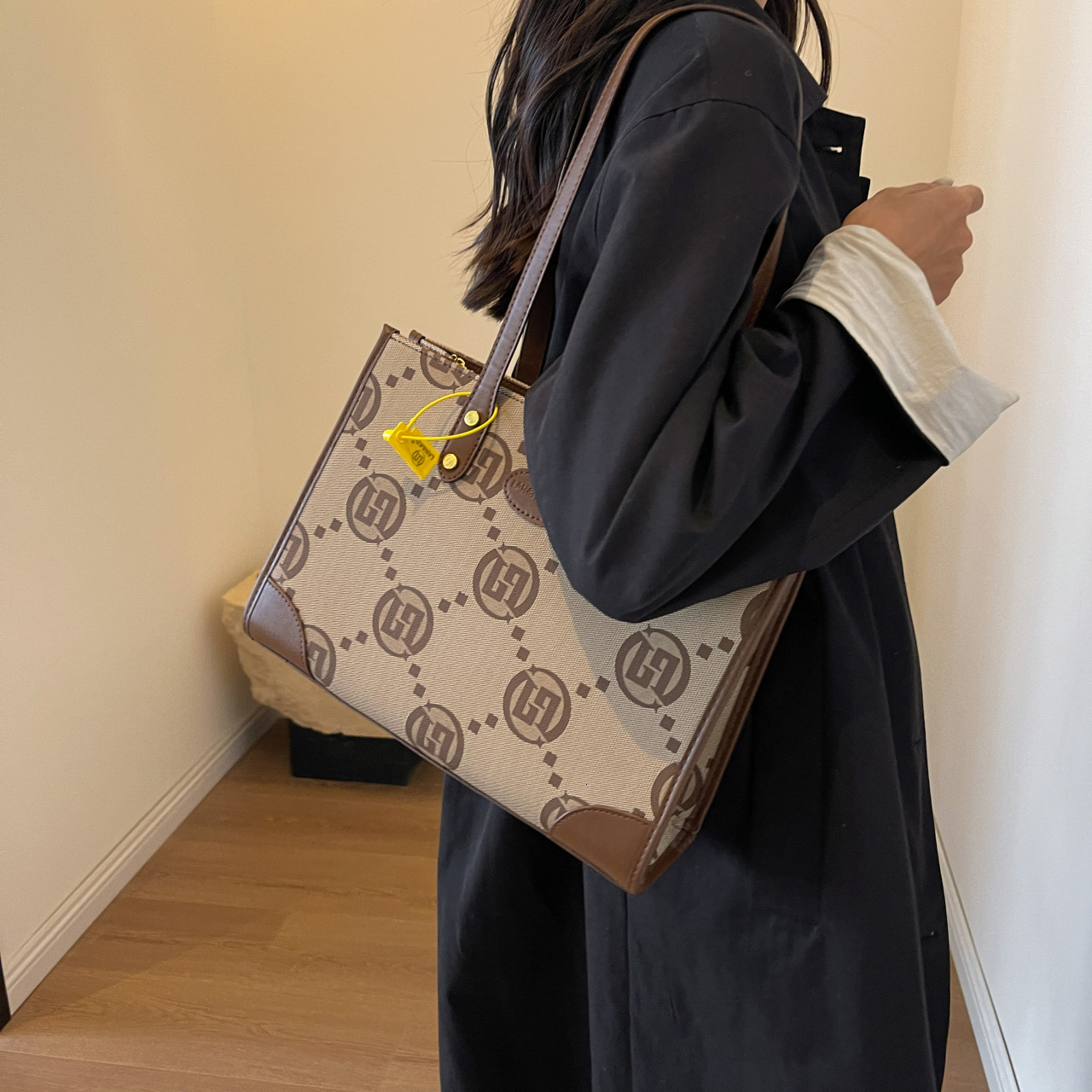 Luxury Brand Designer Bag Autumn Winter New Women's Bag Tote Bag Large Capacity Fashion Versatile Letter Shoulder Bag Handbag High-End Commuting