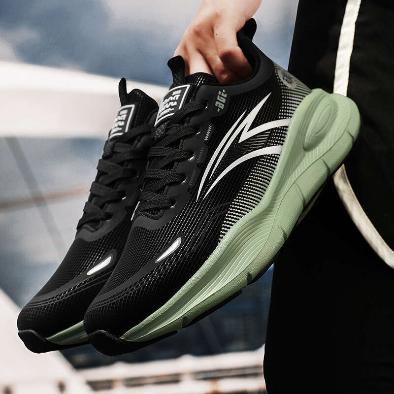 Four Seasons New Lightweight Outdoor Sports for Men Breathable Non-Slip Running Thick Sole Versatile Leather Lace-Up Men's Shoes