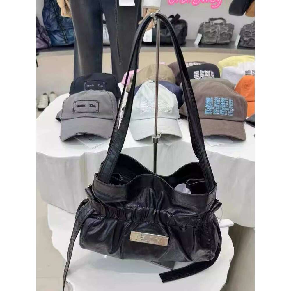 High-Quality Unisex Genuine Leather Backpack - Elegant Everyday Carry