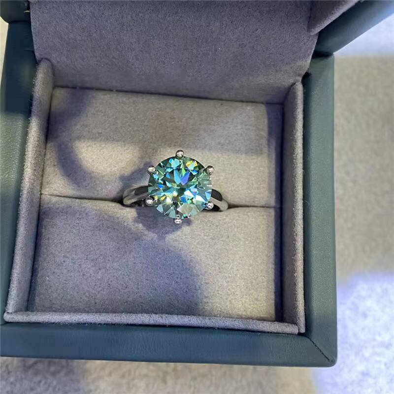American Color-Blocked Green Moissanite Diamond Ring Super Strong Classic Six-Claw Design Perfect Best Gift for Best Anniversary