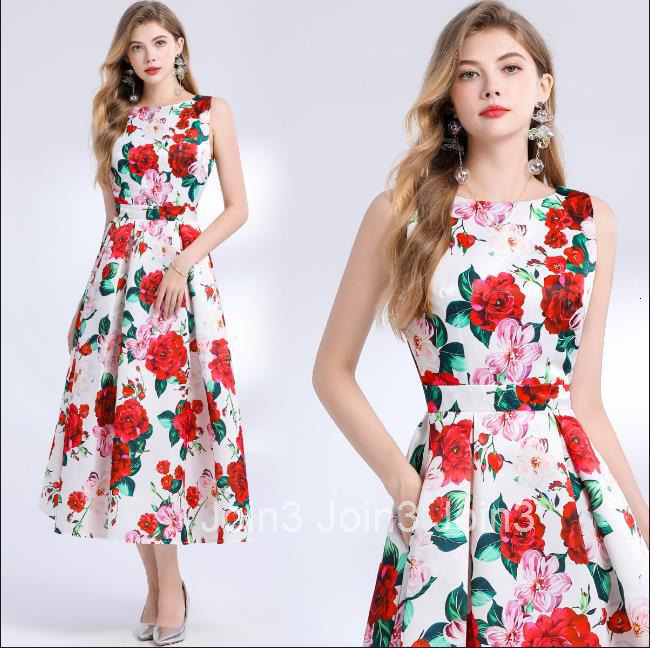 6015 Sleeveless High-Waisted Dress with Three-Dimensional Tailoring and Waist-Cinching A-Line Dress