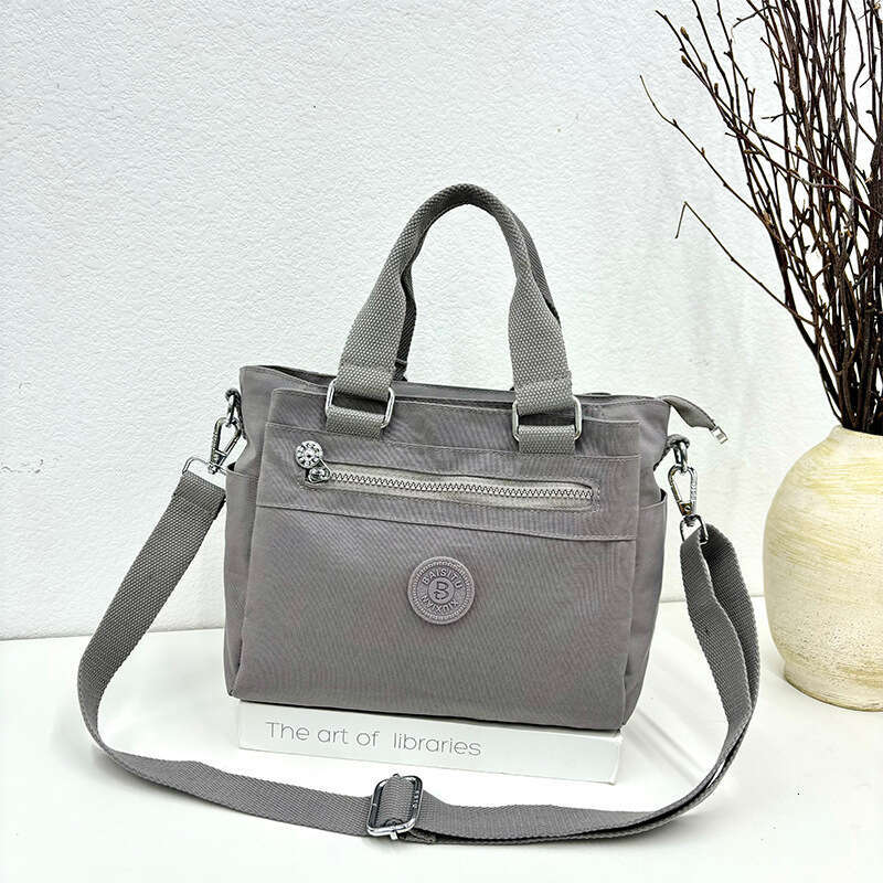 New Large Capacity Commuter Handbag Korean Fashion Versatile Nylon Shoulder Tote Bag for Travel and Commuting
