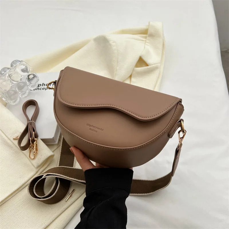 Vintage PU Leather Crossbody Bag for Women Small Saddle Shoulder Bag with Wide Strap Flap 250717