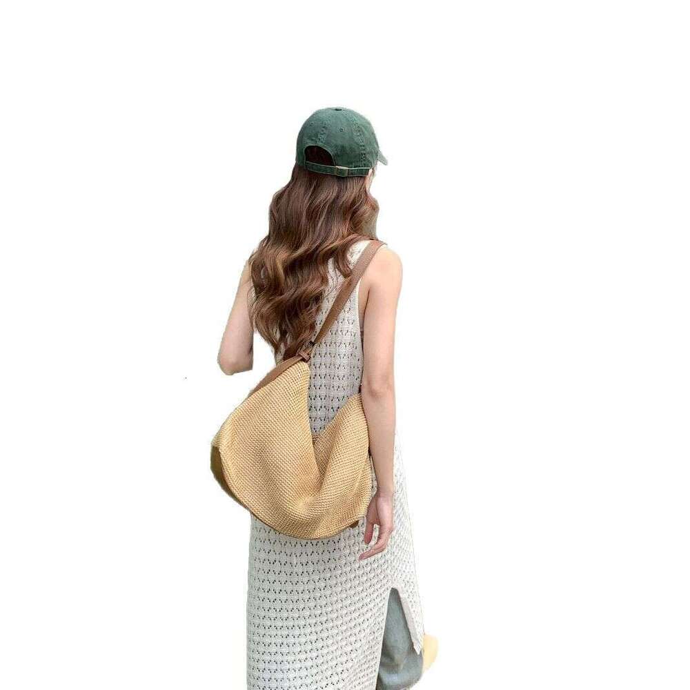 2025 New Korean Woven Straw Shoulder Street Vacation Style Women's Bag