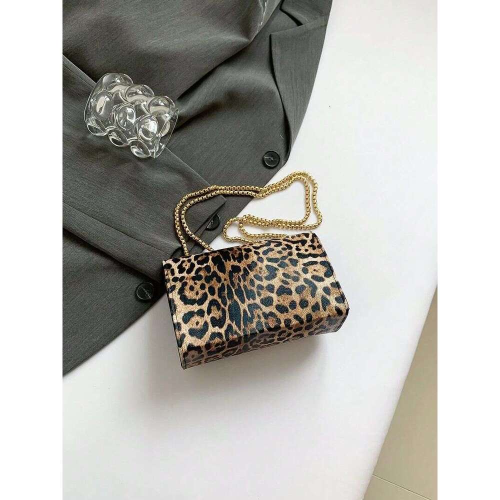 A Retro Fashion Mini Square With Flap Opening, Metal Double Chain Shoulder Adjustable To Crossbody Bag, Leopard Print Bag