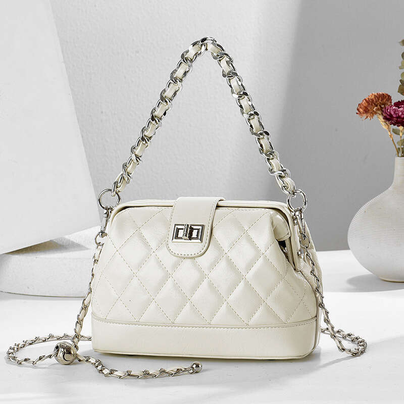 High-end Niche Quilted Embroidery Shell New Fashion Versatile Shoulder Commuter Crossbody Mini Bag