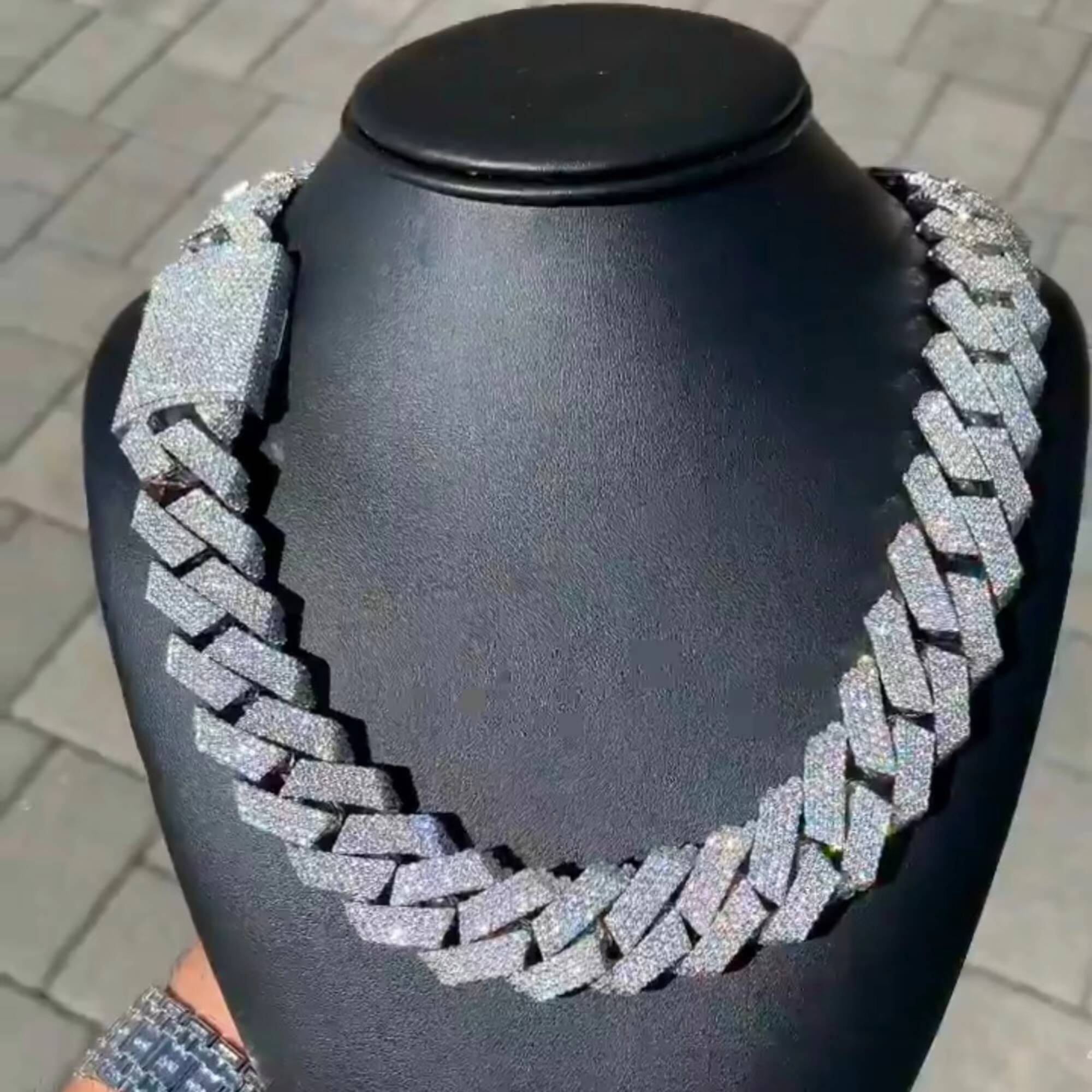 Classic Hot Sale 22 mm Moissanite Micro Pave Hip Hop Iced Out Miami Cuban Link Chain 24 Inch