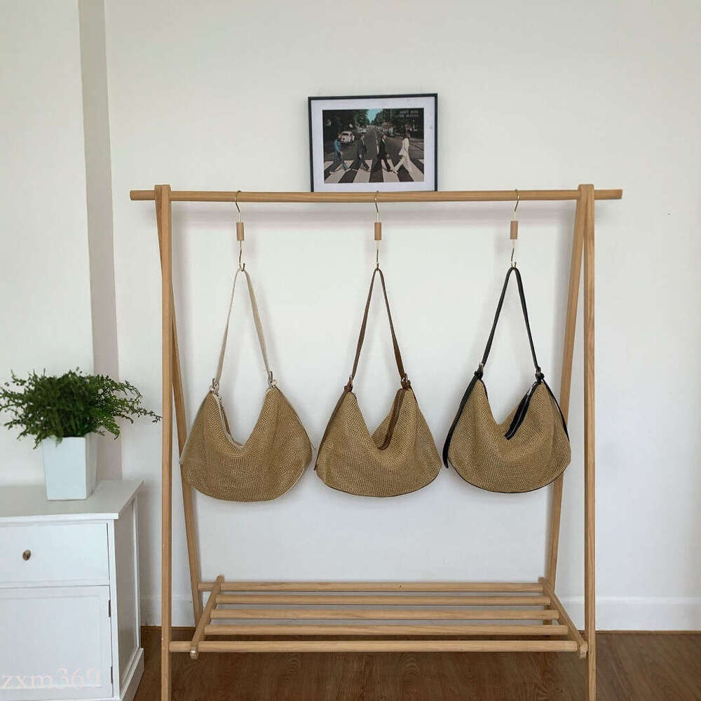 2025 New Korean Woven Straw Shoulder Street Vacation Style Women's Bag