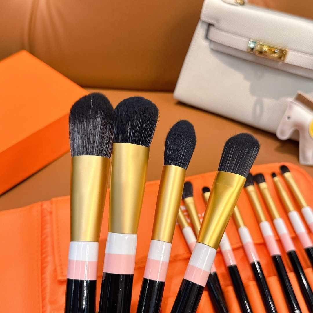 12-Piece Carriage Makeup Brush Set Woolen Gift Box Packaging for Home Office Gift Giving for Women