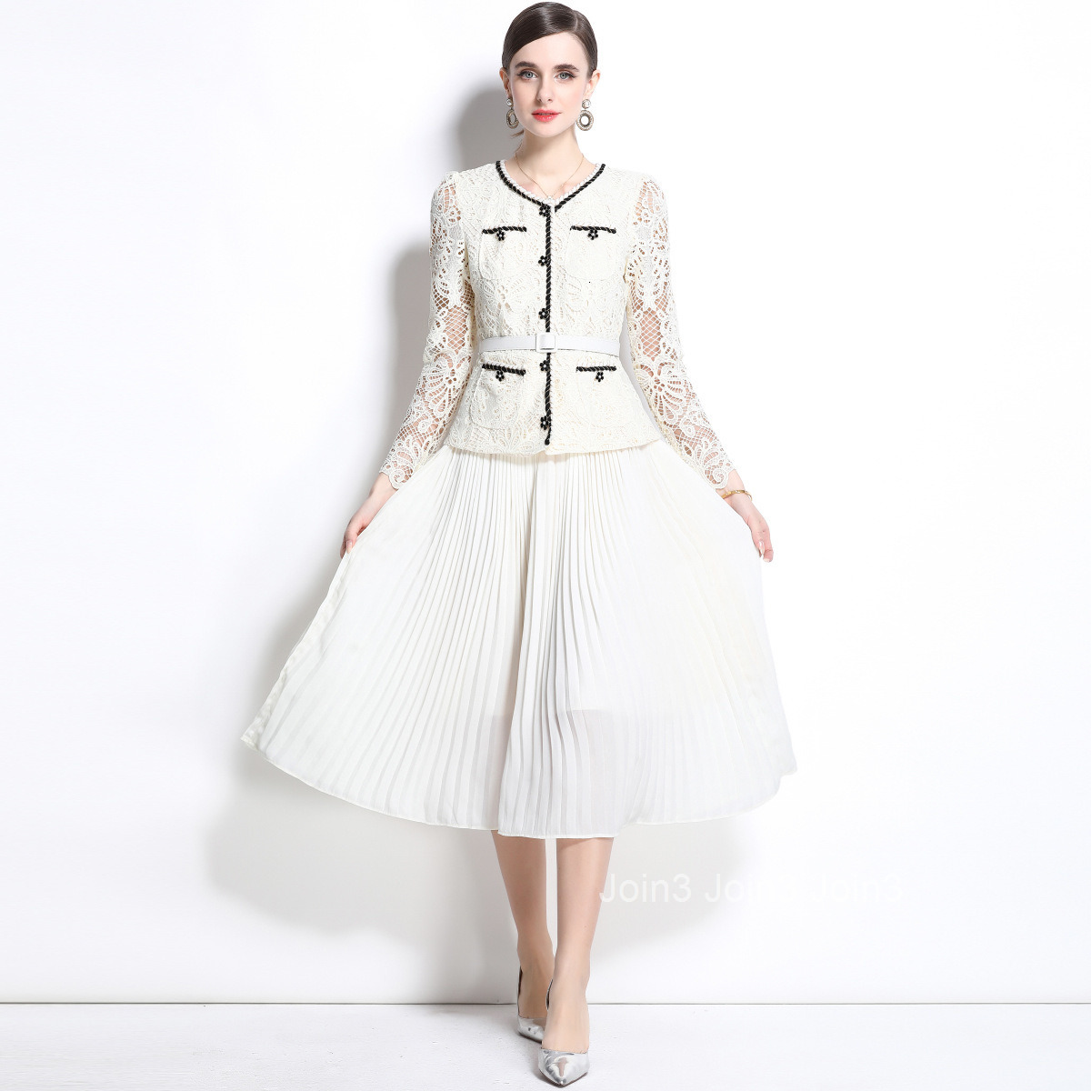 1680 Spring and Autumn New Womens Clothing Style Fashionable Fake Two piece Lace Hook Flower Long Sleeve pleated Dress