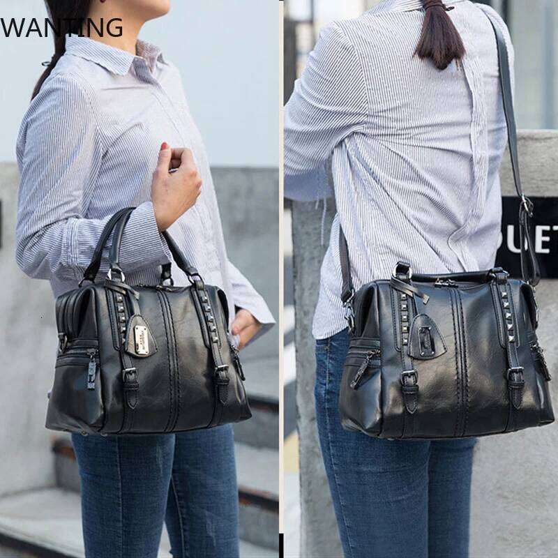 Luxury retro designer PU leather large capacity one-shoulder classic rivet decoration ladies handbag