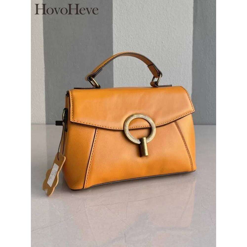 Luxury designer ladies leather fashion office one-shoulder buckle flip retro leisure strap portable crossbody bag