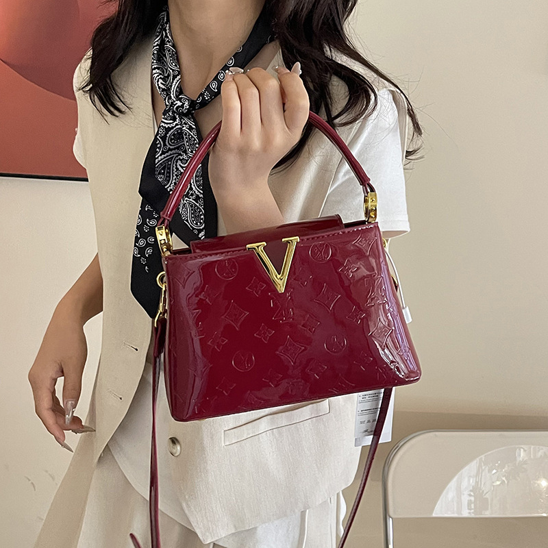 Designer Bag Premium Texture Women's Handbag Summer 2025 New Letter Embossed Shoulder Bag - Patent Leather Glossy Crossbody Purse