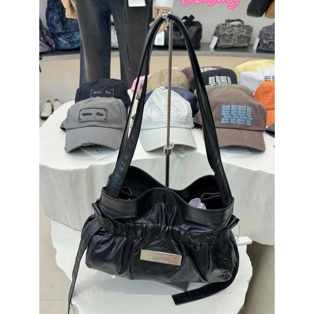 High-Quality Unisex Genuine Leather Backpack - Elegant Everyday Carry