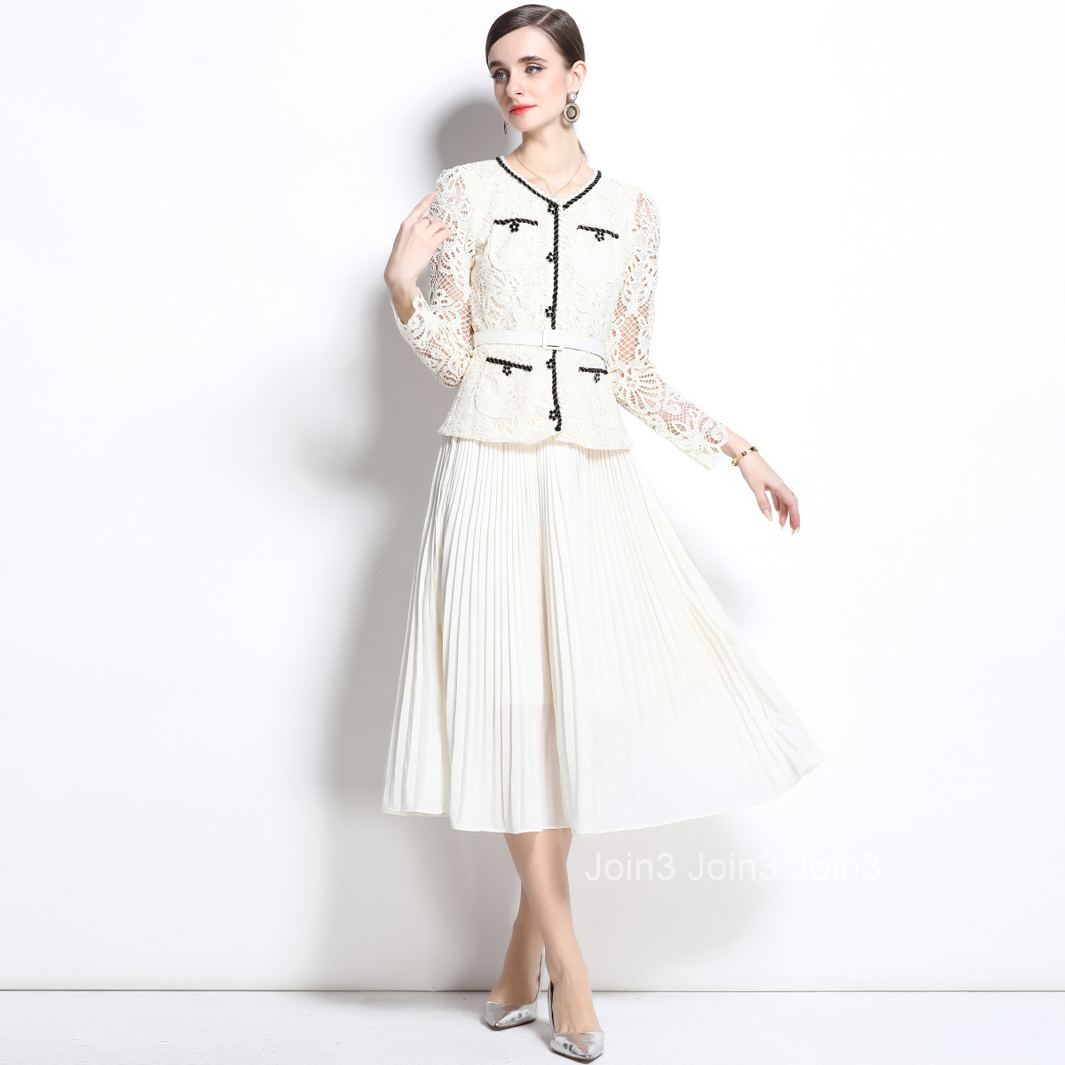1680 Spring and Autumn New Womens Clothing Style Fashionable Fake Two piece Lace Hook Flower Long Sleeve pleated Dress