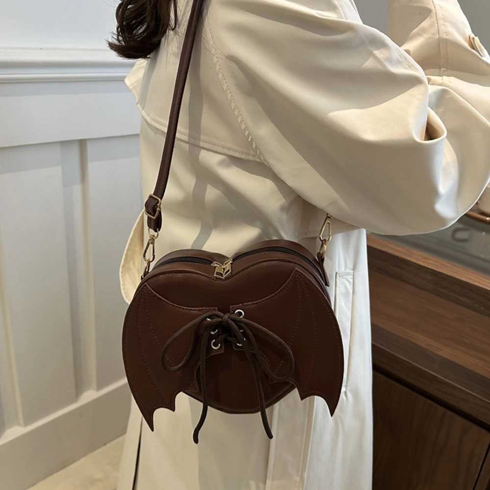 New trendy and personalized wing shoulder bag versatile ins crossbody shaped bag Y250719