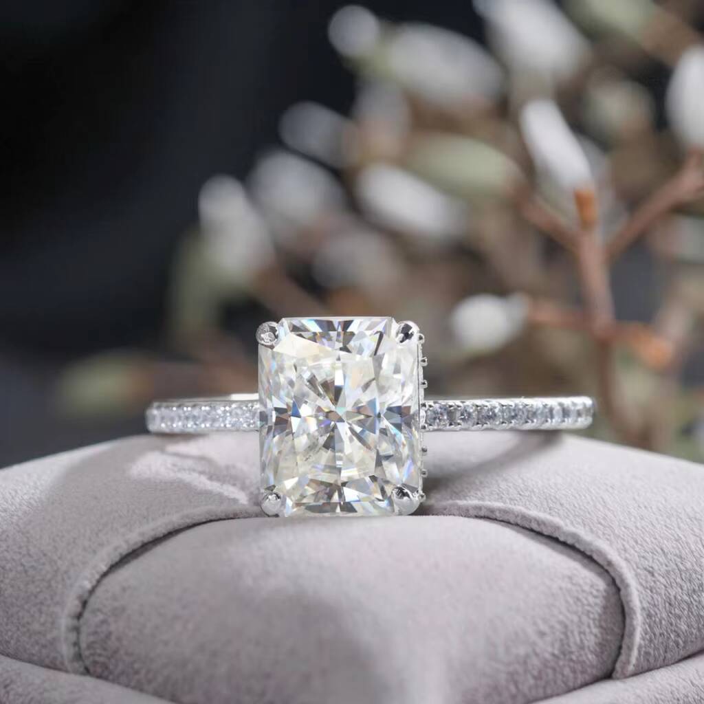 8*10mm Hot Selling 925 Sterling Silver Moissanite Engagement Wedding Ring Premium Quality 4CT Emerald Moissanite Ring