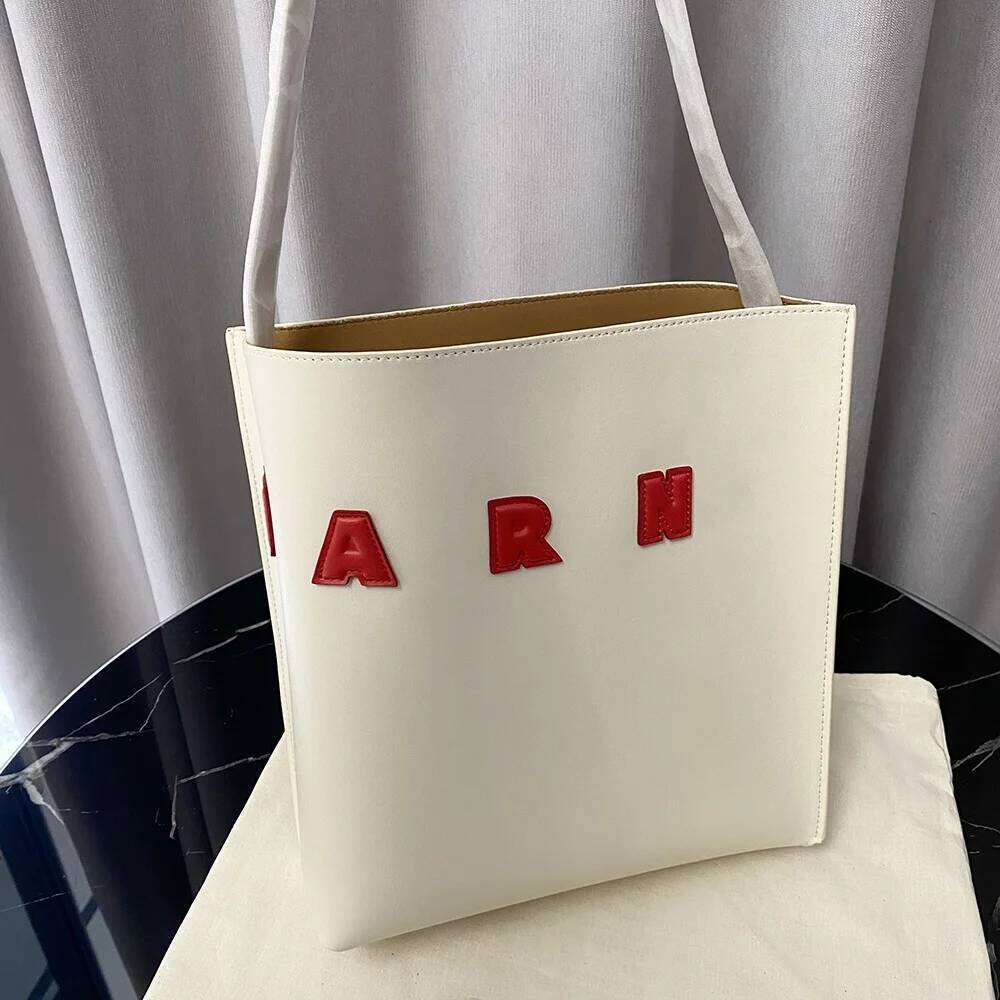 Luxury, new fashion design, high-quality leather, simple and large-capacity one-shoulder ladies' Korean handbag