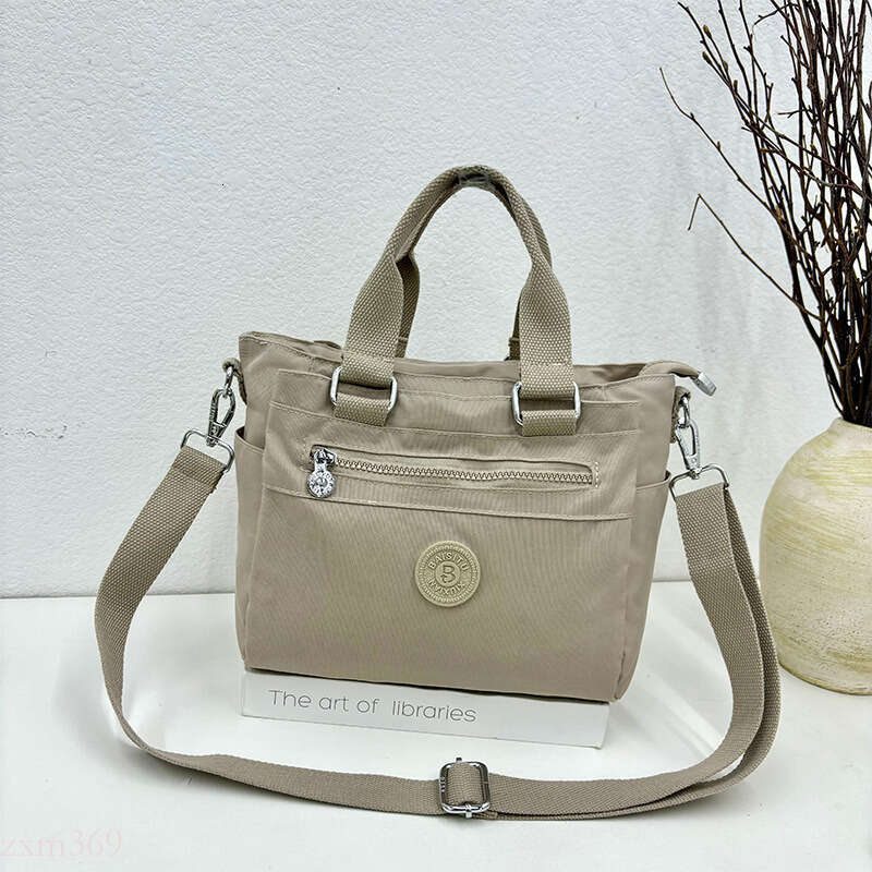 New Large Capacity Commuter Handbag Korean Fashion Versatile Nylon Shoulder Tote Bag for Travel and Commuting