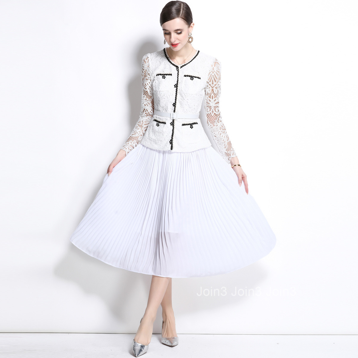 1680 Spring and Autumn New Womens Clothing Style Fashionable Fake Two piece Lace Hook Flower Long Sleeve pleated Dress