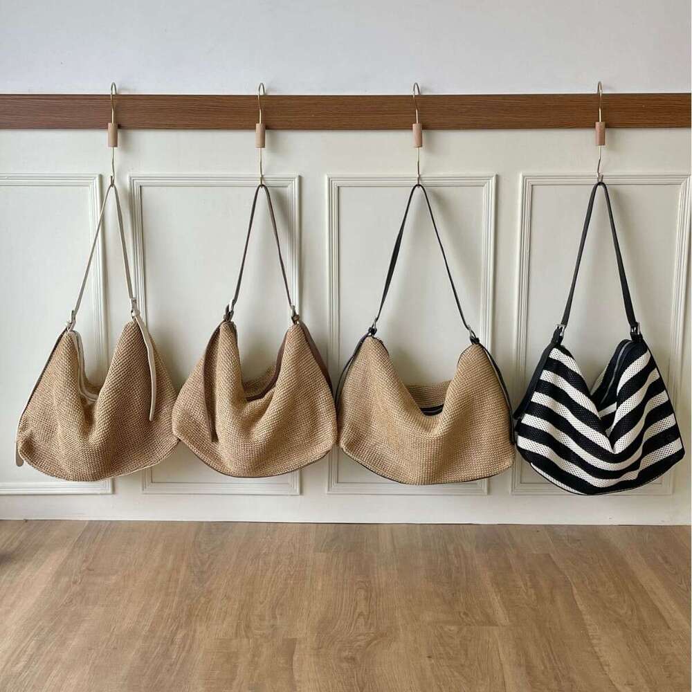 2025 New Korean Woven Straw Shoulder Street Vacation Style Women's Bag