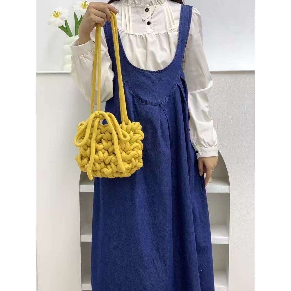 DIY Handmade Knitted with Thick Yarn, Customizable for Group Activities, Bowknot Shoulder Bag