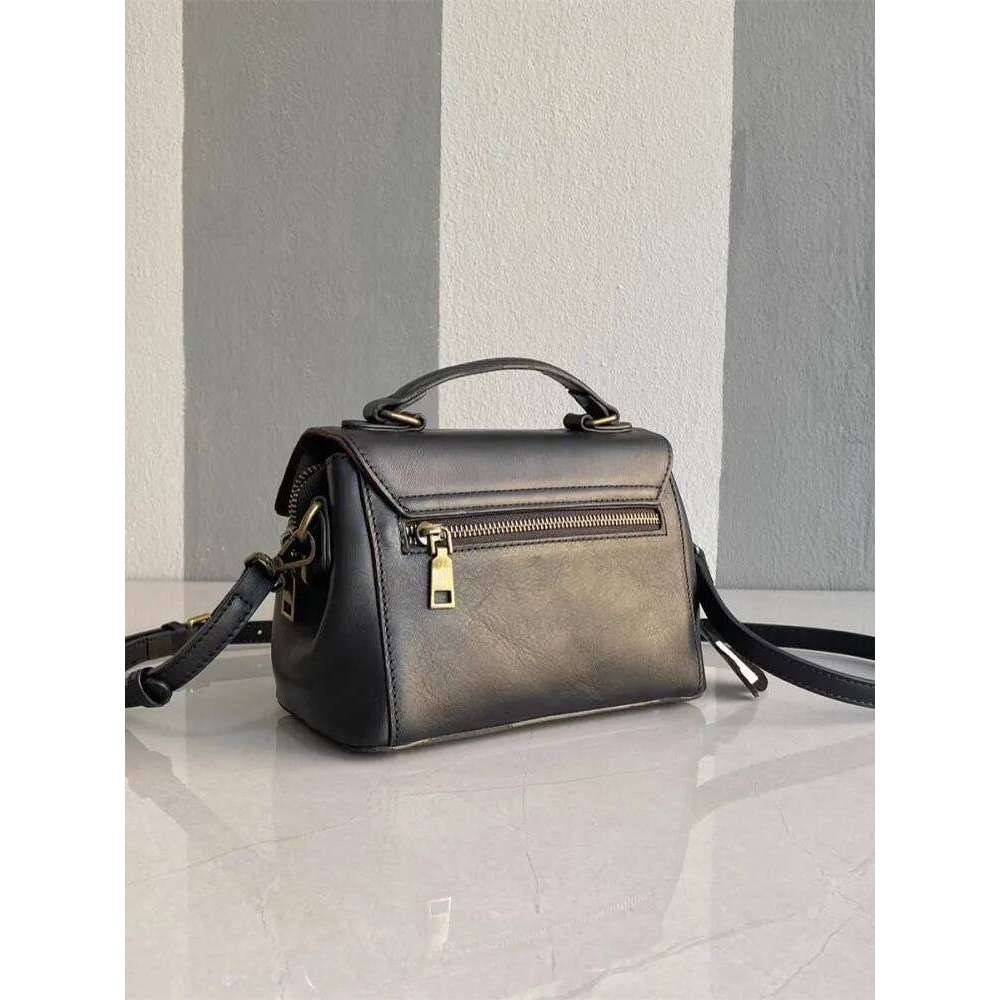 Luxury designer ladies leather fashion office one-shoulder buckle flip retro leisure strap portable crossbody bag