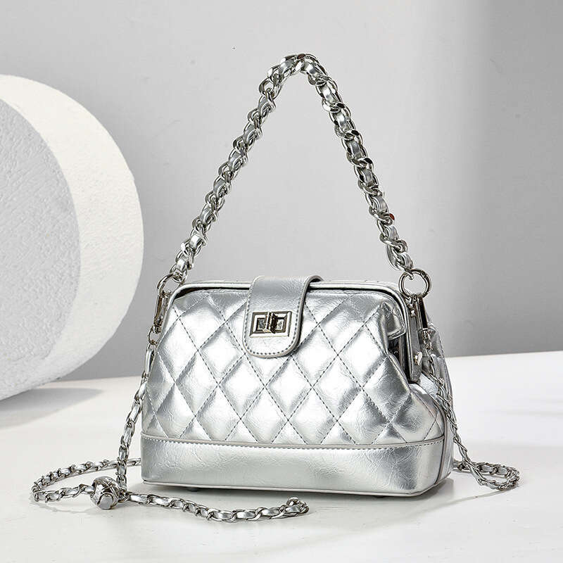 High-end Niche Quilted Embroidery Shell New Fashion Versatile Shoulder Commuter Crossbody Mini Bag
