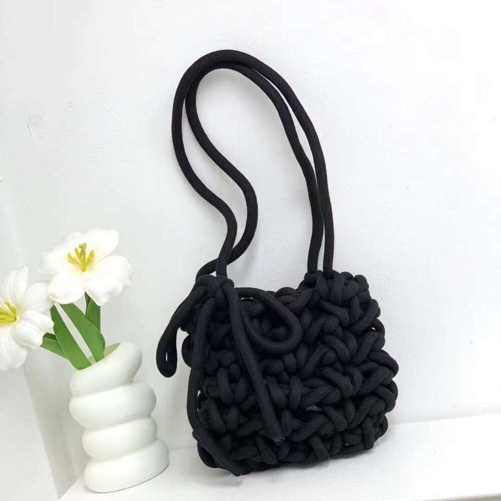 DIY Handmade Knitted with Thick Yarn, Customizable for Group Activities, Bowknot Shoulder Bag