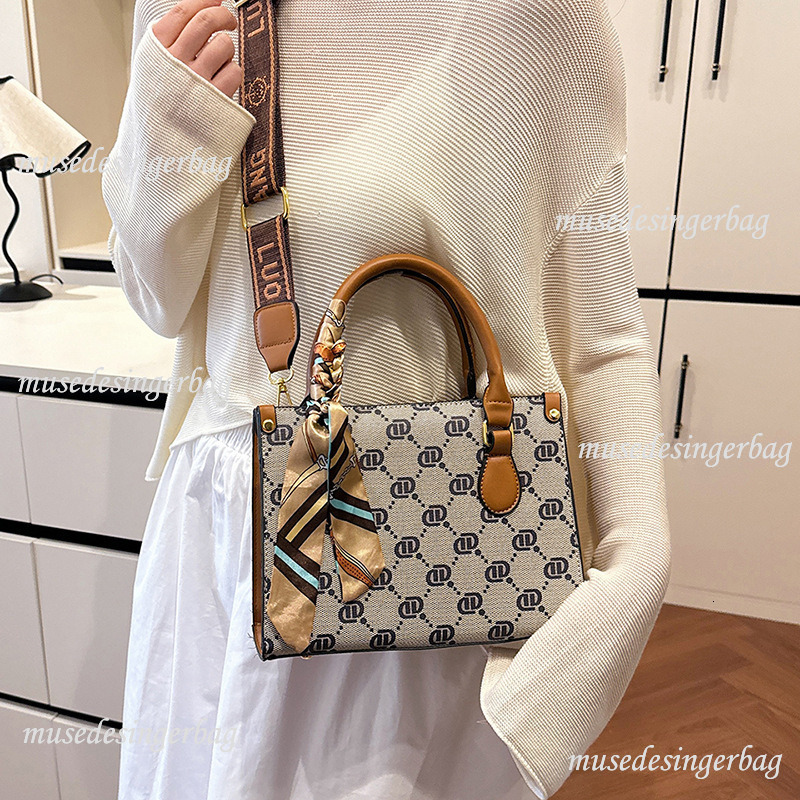 Luxury Brand Designer Bag High-End Printed Handbag For Women 2025 New Fashion Casual Shoulder Bag Versatile Crossbody Bag Commuter Tote Bag Trendy Pur