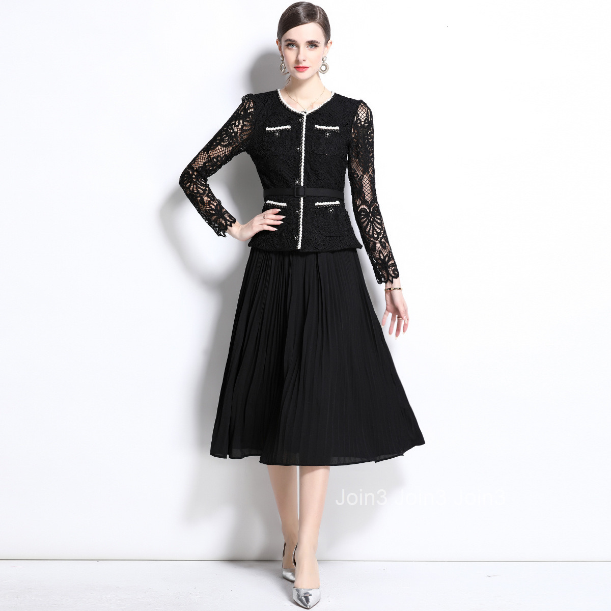 1680 Spring and Autumn New Womens Clothing Style Fashionable Fake Two piece Lace Hook Flower Long Sleeve pleated Dress