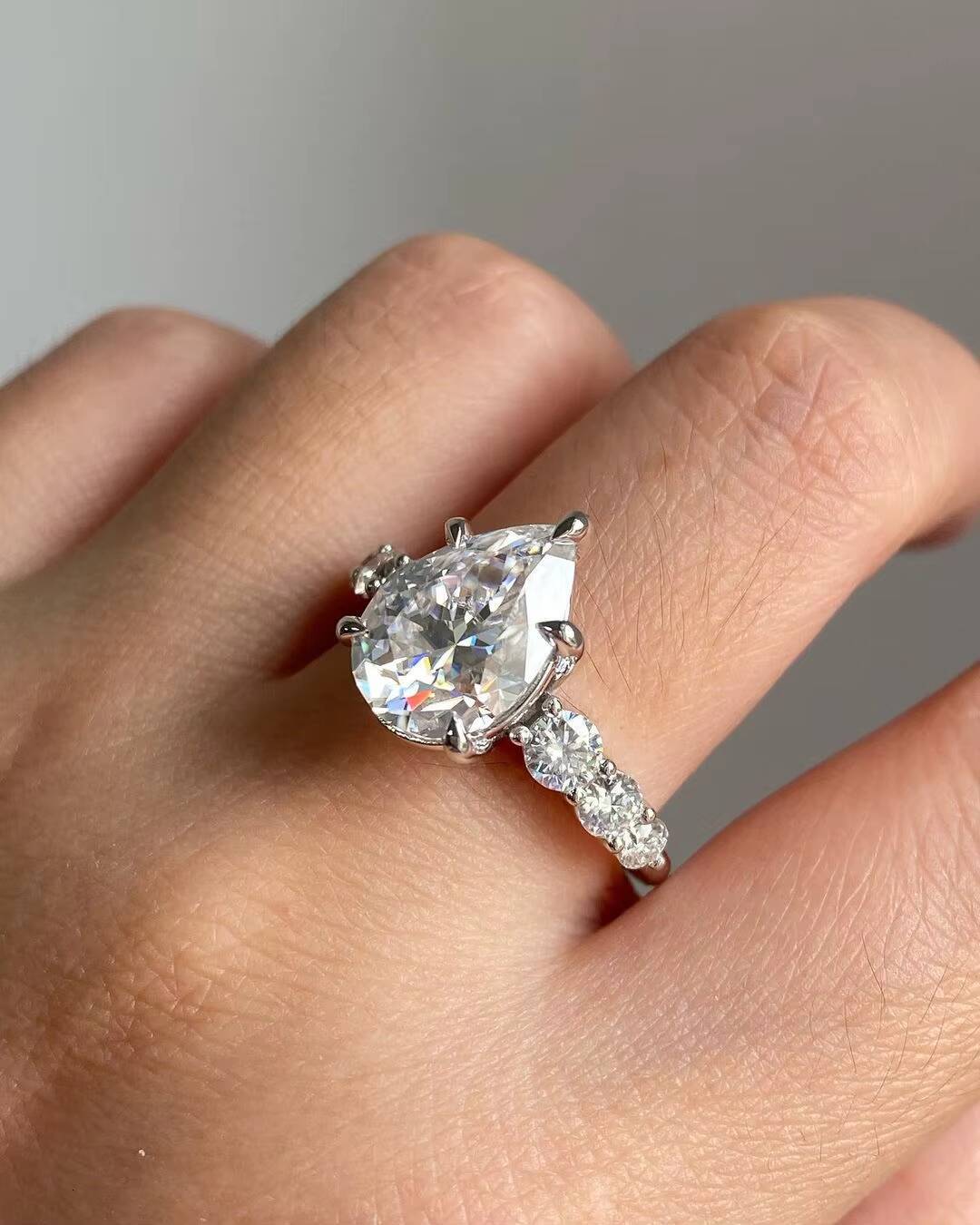 Premium Quality 4.25 Ct Pear Cut Moissanite Diamond Ring 18k Yellow Gold Original Jewelry Silver Parties-Wholesale Factory Price