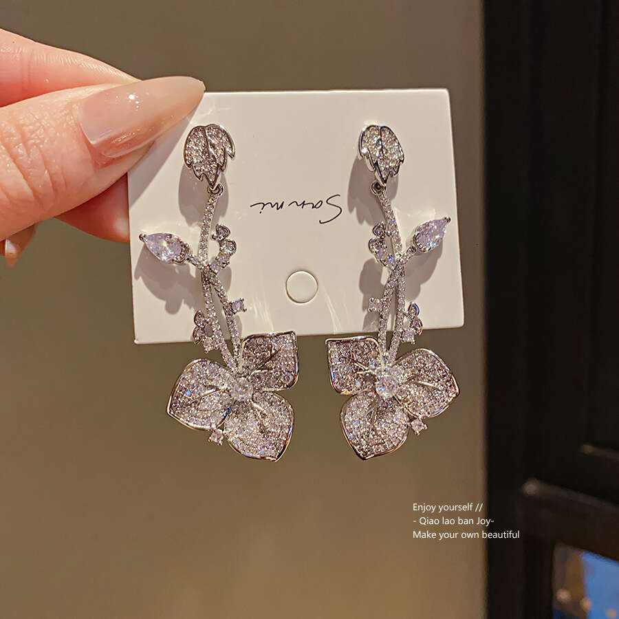 designer earrings Sier Needle Zircon Water Drop Flower Tassel Light High-end Earrings Cool Style Fashion Simple Ear Jewelry