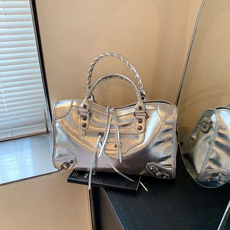 Versatile niche trend rivet motorcycle bag new high-end feel large capacity single shoulder crossbody handbag