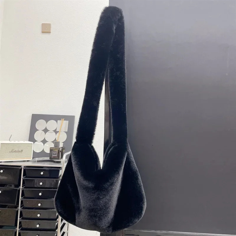 Soft Faux Fur Ladies Messenger Bags Fashion Large Capacity Plush Womens Shoulder Bag Simple Solid Color Female Fluffy Handbags 250717