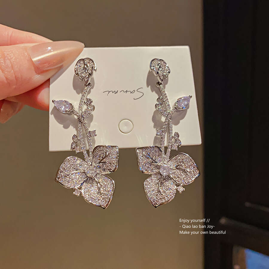 designer earrings Sier Needle Zircon Water Drop Flower Tassel Light High-end Earrings Cool Style Fashion Simple Ear Jewelry