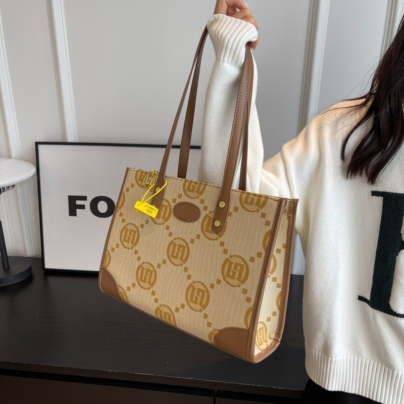 Luxury Brand Designer Bag Autumn Winter New Women's Bag Tote Bag Large Capacity Fashion Versatile Letter Shoulder Bag Handbag High-End Commuting