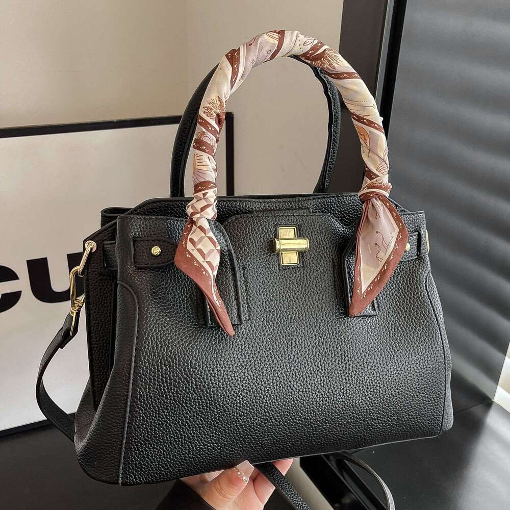 2025 New Fashion Commuter Style Large Capacity Single Shoulder Crossbody Bag with Lock for Women