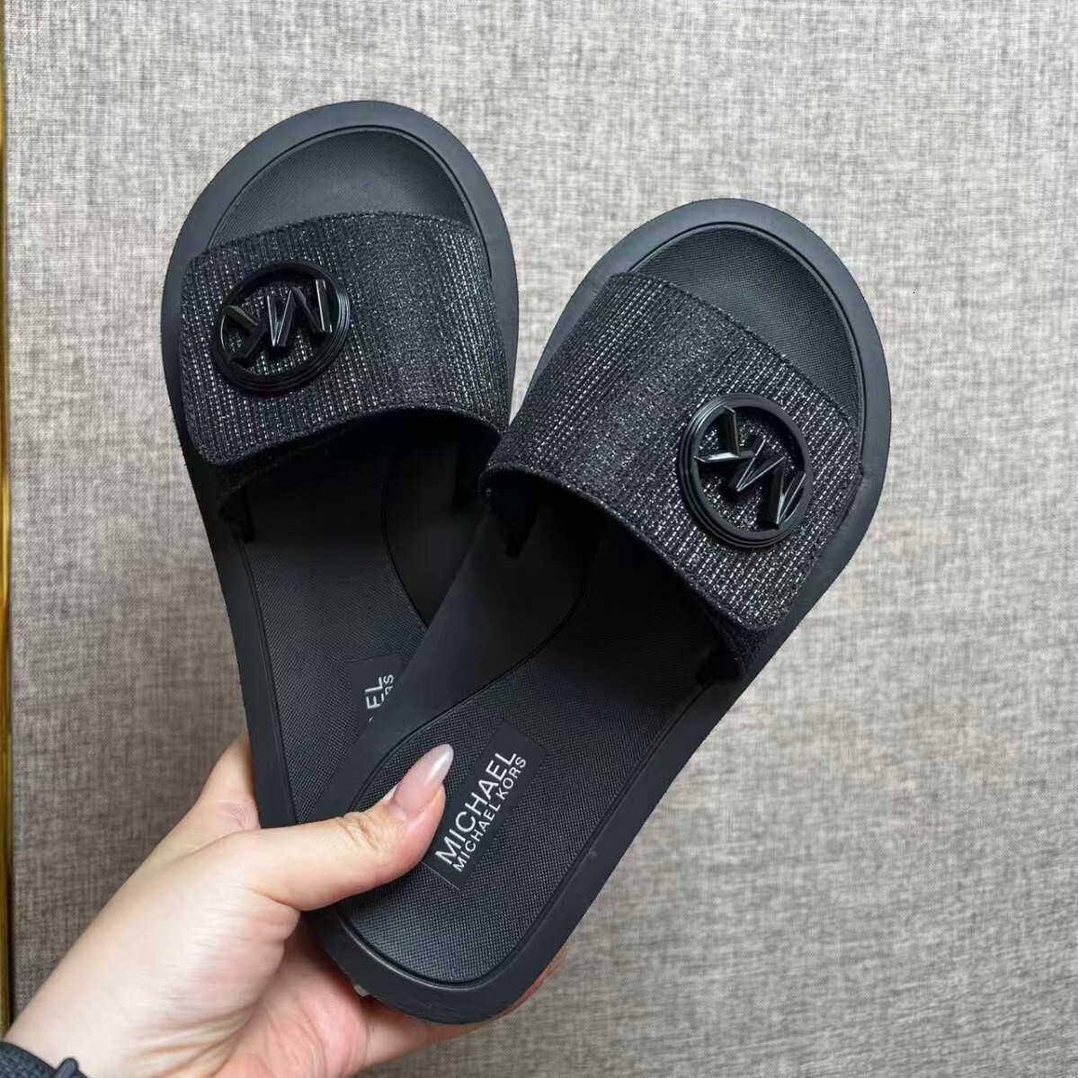 Designer Michael Kore Mk Micheal Kohrs 2025 Summer New Womens Shoes Comfortable Soft Sole Slippers Outdoor Non-slip FashiVersatile One-strap