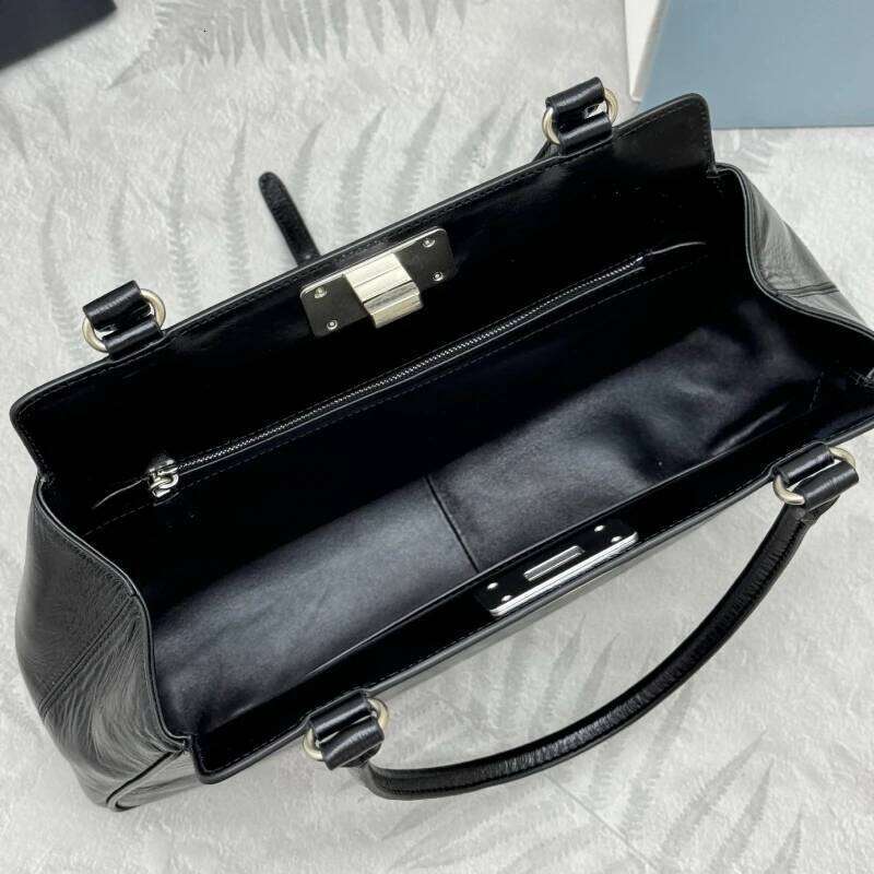 Women Designer Genuine Leather Shoulder Bucket Bag Famous Brand Large Capacity Tote Bags Fashion Commuting Style Handbag