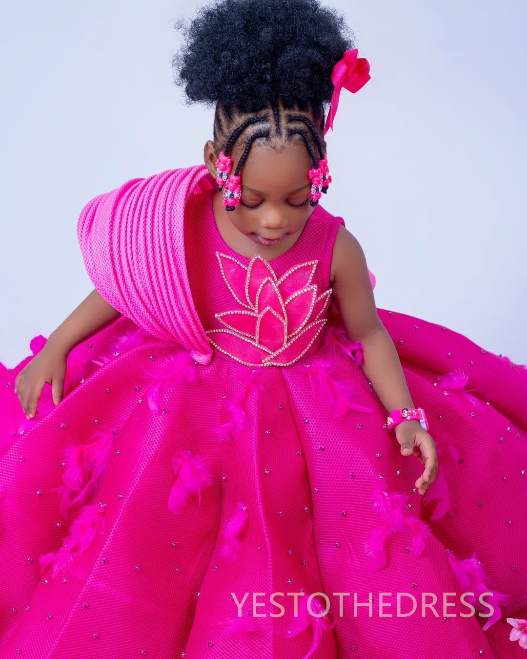 2025 Hot Pink Flower Girl Dresses Children Birthday Dress Illusion Feather Flora Applique Beaded Lace Tiered Tulle Princess Queen Ball Gown For Marria