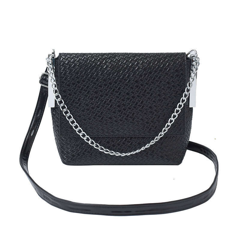 2025 New High-End Fashion Chain Underarm Large Capacity Woven Crossbody Casual Commuter Shoulder Bag Trendy