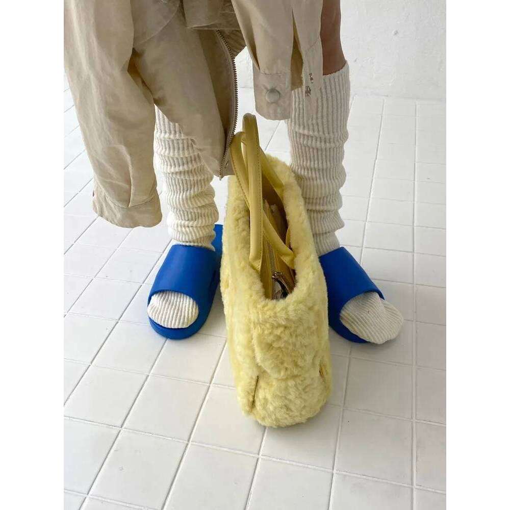 Faux Fur Woven Large Tote Designer Women Handbags Lambswool Lady Hand Bags Warm Plush Big Female Purses