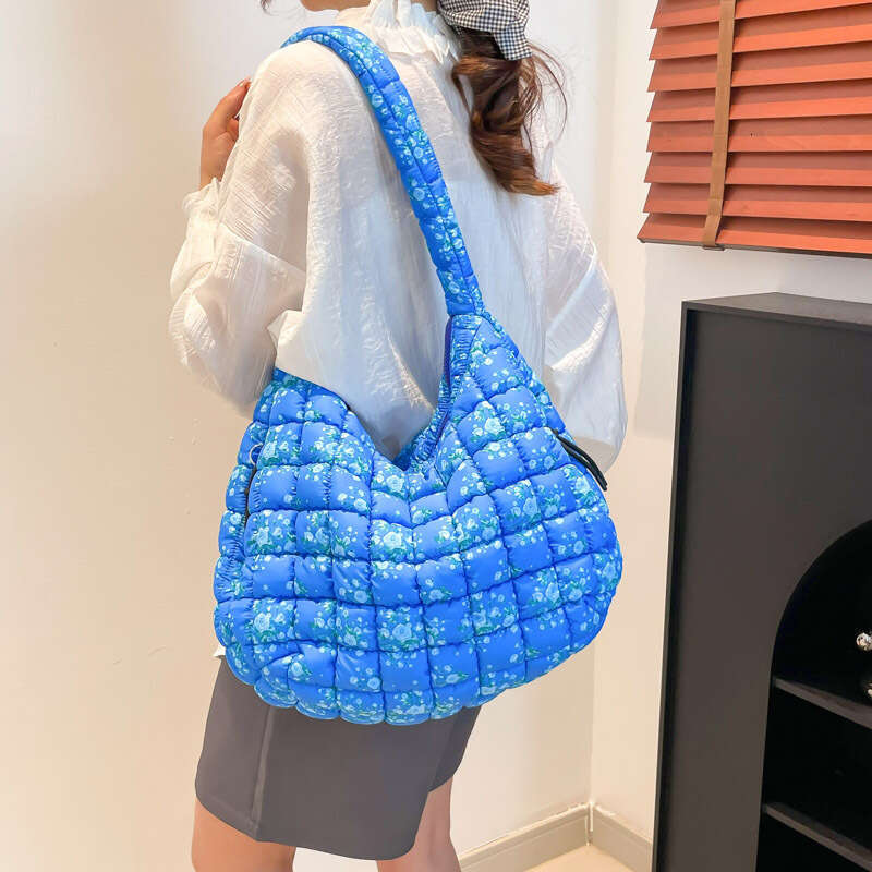 Trendy Cloud 2025 New Style Wrinkled Bubble Dumpling Quilted Single Shoulder Crossbody Large Capacity Tote Bag