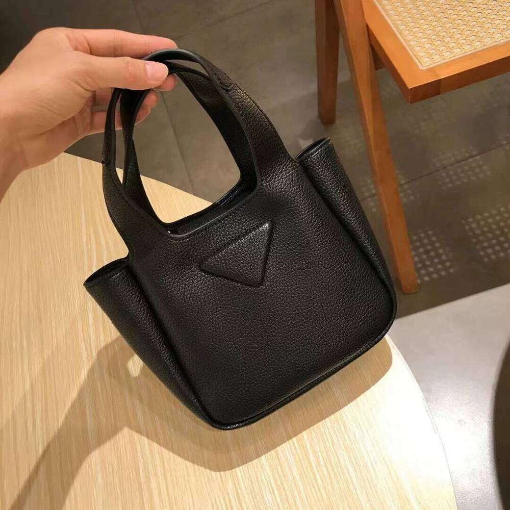 Retro Handheld Bucket Bag with High Quality Leather Soft and Portable Office Shoulder Crossbody Handbag