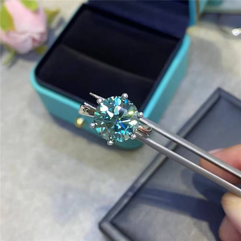 American Color-Blocked Green Moissanite Diamond Ring Super Strong Classic Six-Claw Design Perfect Best Gift for Best Anniversary