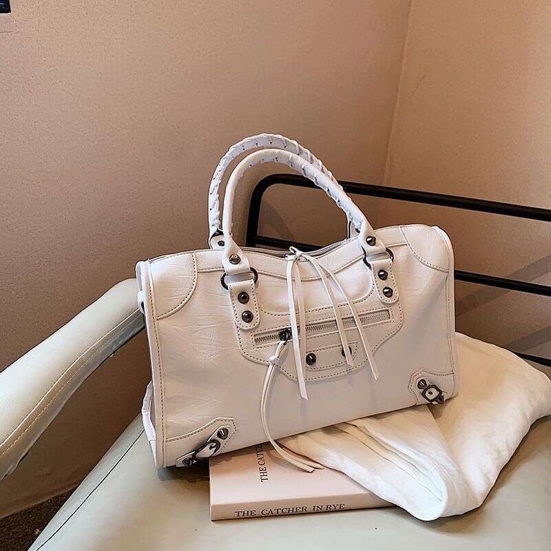 Versatile niche trend rivet motorcycle bag new high-end feel large capacity single shoulder crossbody handbag