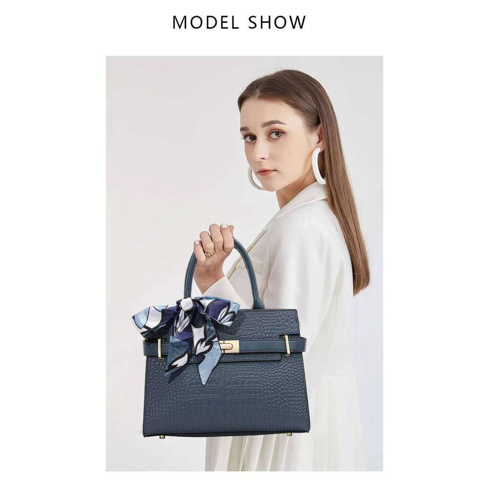 Luxury designer bag New Style Women's Mom-Style Handbag, Blue Color Gold Buckle Cowhide Leather Large Capacity Commuter Handbag For Women